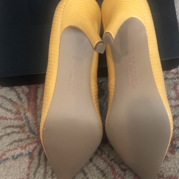 NWOT Charles David Maxx yellow croc embossed pump 3” heel - Picture 4 of 8